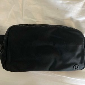 Lululemon Everywhere Belt Bag color black NWT